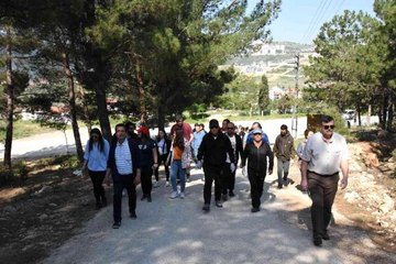 Doğaseverler, yürüyüş ve çevre temizliği yaptı