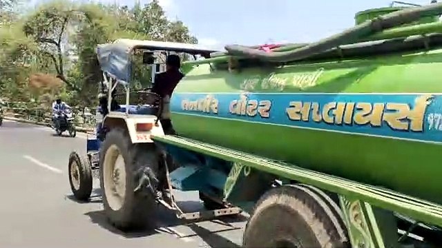 Gujarat Political News : वोटर को रिझाने का पार्षद का यह तरीका जानकर हैरान रह जाएंगे आप
