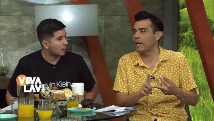 Adulto mayor pide pizza a domicilio; pide ayuda al repartidor para recostarse