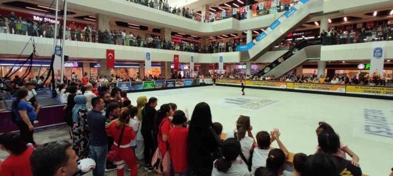 Eyüpsultan buz pisti açıldı