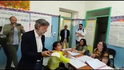 Donato si reca alle urne per votare