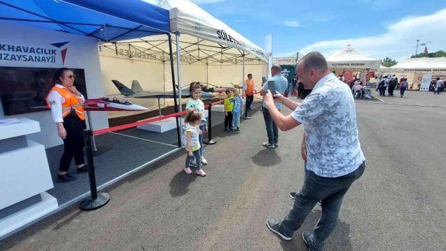 Türk savaş uçağı, İHA, helikopter ve jetlerin maketleri Tekirdağ'da sergileniyor