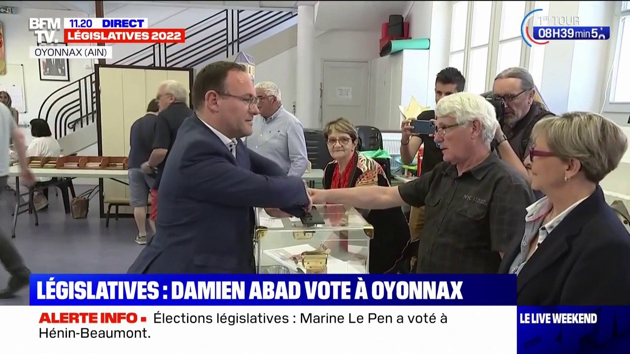 Législatives 2022: Damien Abad vote à Oyonnax dans l'Ain