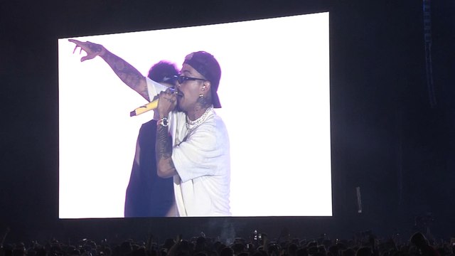 Rauw Alejandro brilla con Rosalía de espectadora en Cornellà (Barcelona)