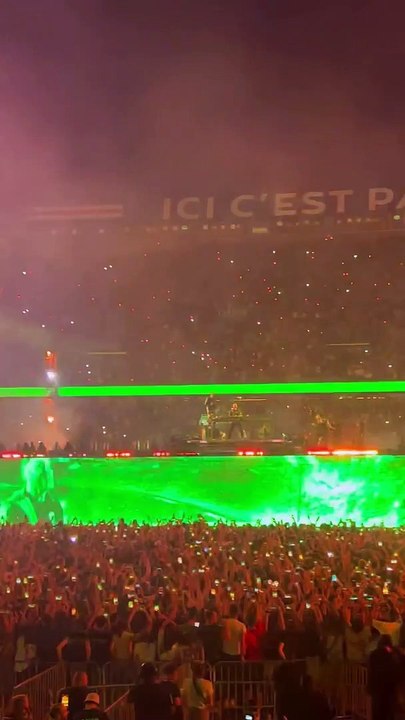 Laeticia Hallyday au stade de France pour le concert de DJ Snake le 11 juin 2022.
