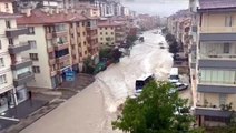 Ankara Büyükşehir Belediyesi: Fırtınada saatte 92 km rüzgâr hızı ölçüldü ve 127 kg yağış gerçekleşti