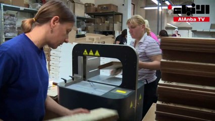 مصنع أوكراني للألعاب الخشبية يستعيد نشاطه بعدما دمرته الحرب