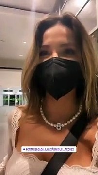 Fãs surpreendem Bruna Gomes no aeroporto de Ponta Delgada, Açores.