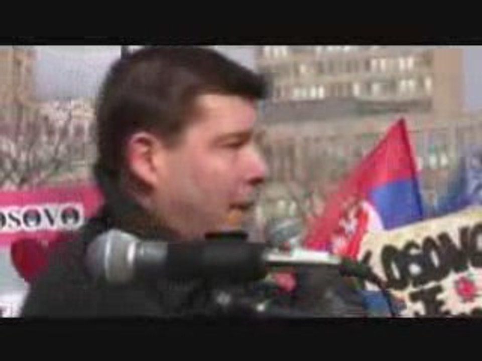 Scott Taylor speaks at Kosovo demonstration in Toronto