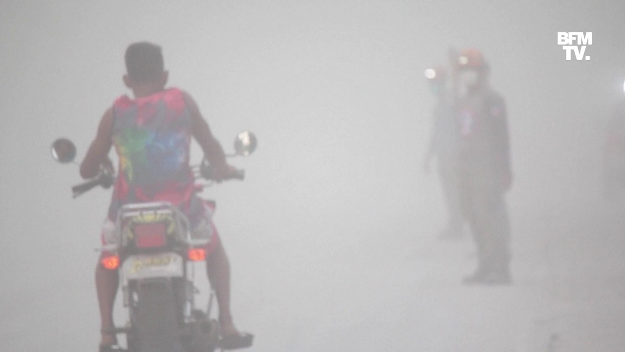 Aux Philippines, l’éruption du volcan Bulusan noie les alentours sous les cendres