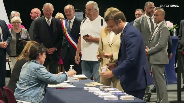 Francia al voto: Macron cerca la maggioranza, Melenchon potrebbe impedirglielo