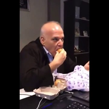 Görüntüleri Ertem Şener paylaştı! Canlı yayında sineği ağzına atan Ahmet Çakar bakın şimdi de ne yedi