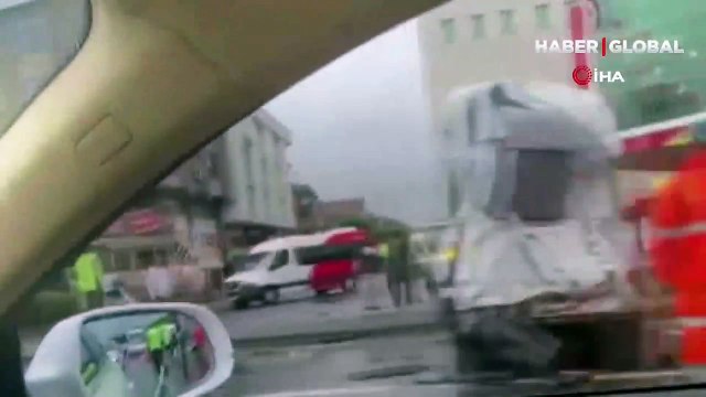 Film gibi olay: E-5'te kaza içinde kaza gerçekleşti! Korku dolu anlar kamerada