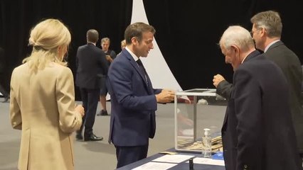 La coalición de izquierdas busca complicarle el mandato a Macron