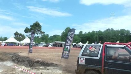 Off-road yarışları renkli görüntülere sahne oldu