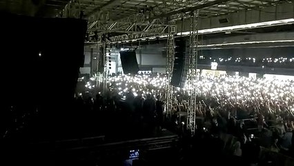 Fãs cantam música de Luísa Sonza em Blumenau