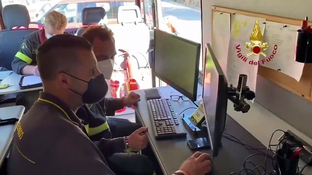 Elicottero disperso sull'Appennino modenese: le immagini delle ricerche dei Vigili del Fuoco