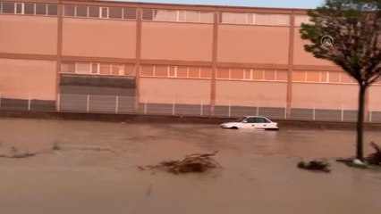 Akyurt ilçesinde yaşanan sağanak sel ve su baskınlarına neden oldu (3)