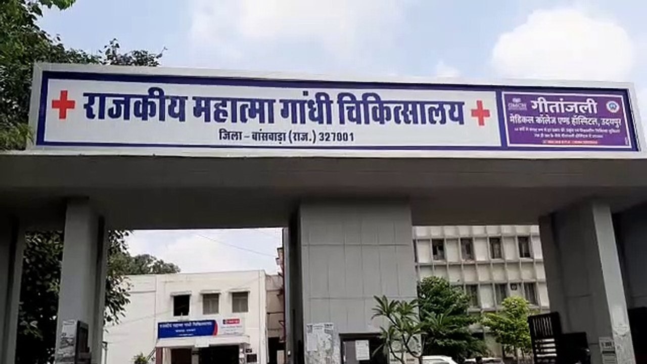 बेकाबू कार ने युवकों को कुचला, एक की मौत