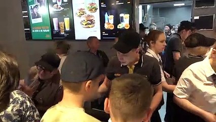 Una Rusia nostálgica inaugura los primeros "McDonald's rusos"