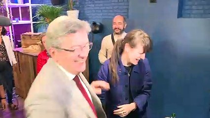 Législatives: la gauche unie et le camp Macron au coude-à-coude