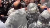 Hdp ve Dbp'nin İstanbul'daki Yürüyüşünde Olay Çıktı. İçişleri Bakanı Soylu, Dbp Eş Genel Başkanı Aydeniz'in Polise Yumruk Attığını İddia Etti