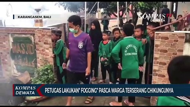 Petugas Lakukan Fogging Pasca Warga Terserang Chikungunya
