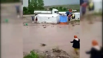 Çadır alanını sel bastı, 30 kişi canını zor kurtardı