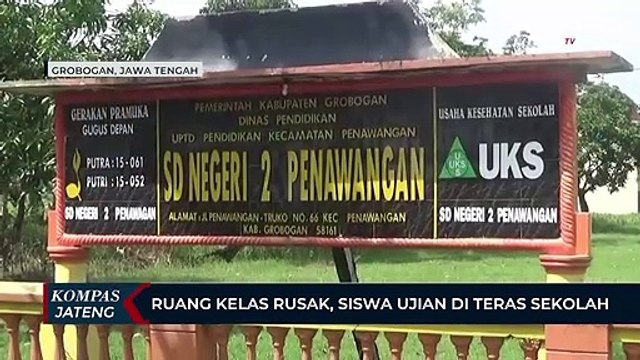 Ruang Kelas Rusak, Siswa Grobogan Ujian di Teras Sekolah