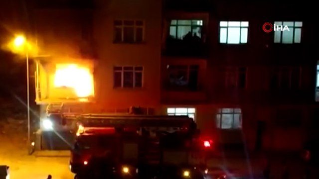 Elazığ’da korkutan yangın: Ev alev alev yandı