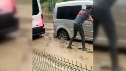 Amasya’da sel: Evleri su bastı, otomobiller sürüklendi