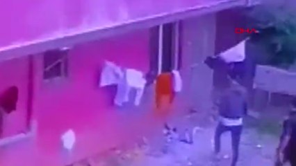 Sultangazi'de göçmenlerin kaldığı evde hırsızlık kamerada