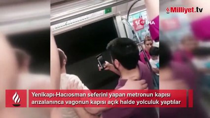 İstanbul'da tehlikeli anlar! Metro kapısı açık yolculuk