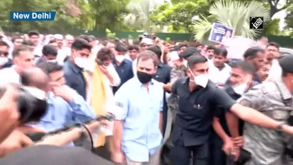 Rahul Gandhi, Priyanka Gandhi march towards ED office with hundreds of party workers