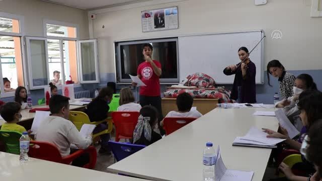 Gönüllü müzisyenler kırsal mahallelerdeki çocuklar için yetenek keşfine çıktı