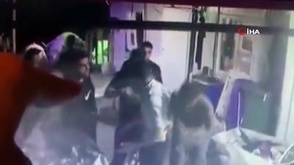 Irkçılık belasının fitilini ateşleyenler kına yaksın! Depoyu basıp Türk gencini bıçakladılar… Dehşet anları kamerada