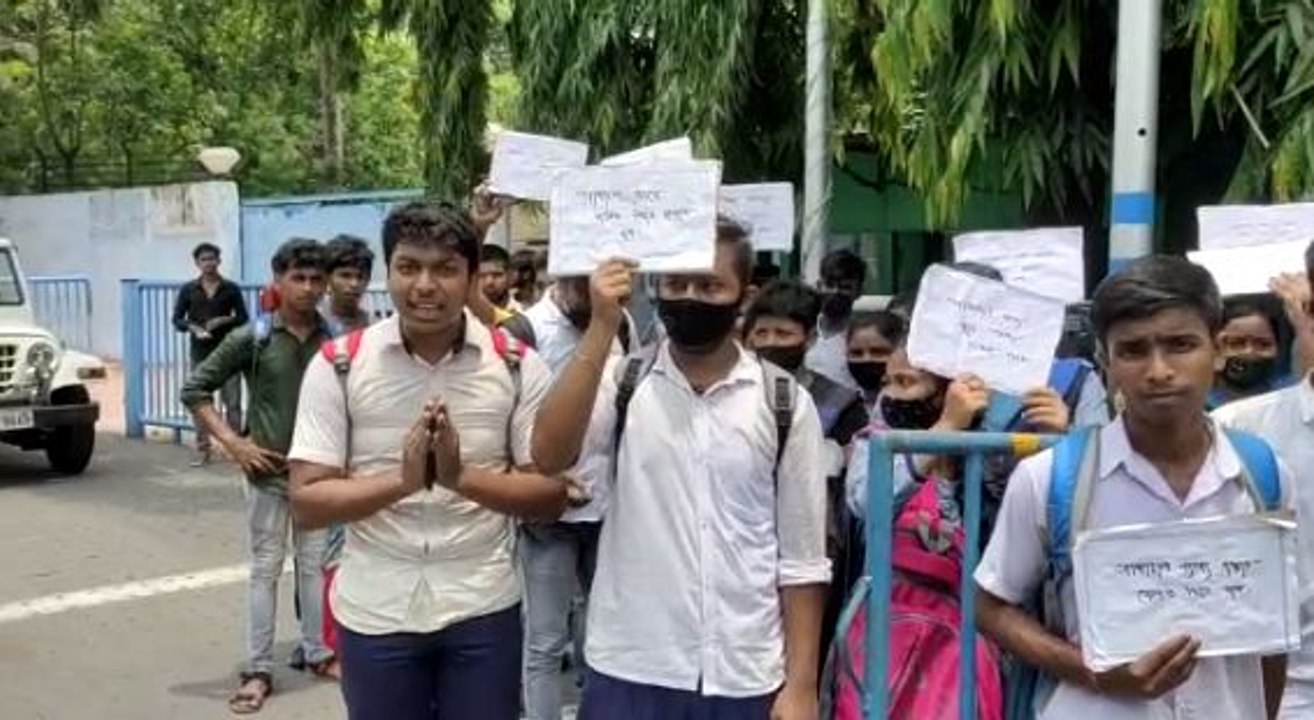 নদীয়ার মাজদিয়া স্কুলের উচ্চ মাধ্যমিকে অকৃতকার...