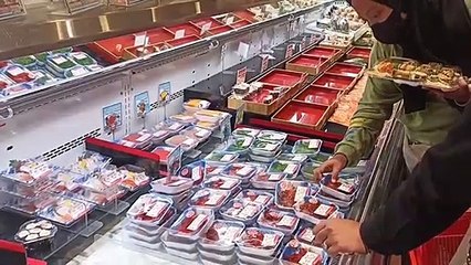 Suruh keluar antrian sama satpam Demi Sushi Rp.3000 di AEON Mall antrian sampai PANJANG #dailyvlog3