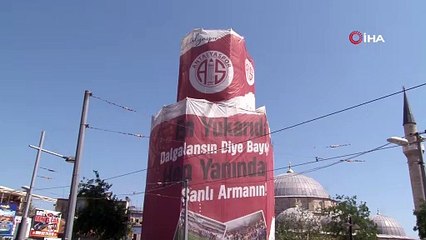 Tarihi saat kulesinin restorasyonunda orijinal saatinin yerinde başka saat tespit edildi