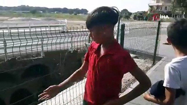 Antalyada çocuklardan yürek ısıtan davranış