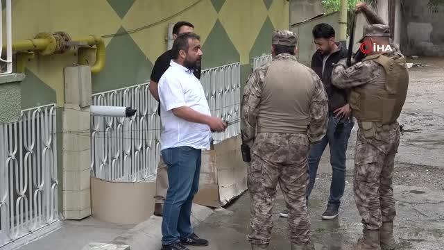 Kayseri'de 5 saatlik rehine krizi: Hırsızlık suçlusu yakalanacağını anlayınca, annesi ve eşini bıçakla rehin aldı