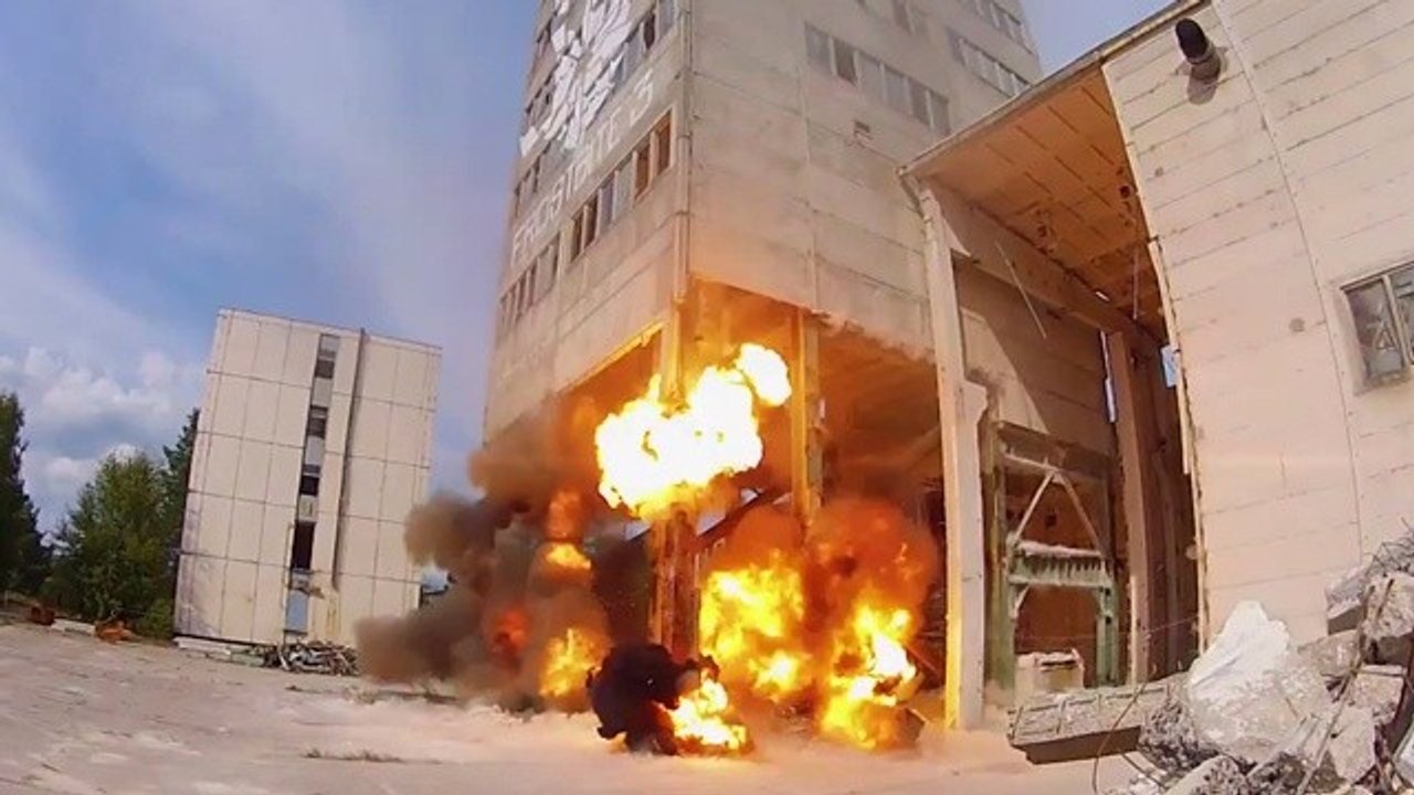 Battlefield 4 - Making-of-Trailer: DICE begleitet Gebäudesprengung mit Kamera