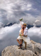 Tanıştıkları dağın zirvesinde evlendiler