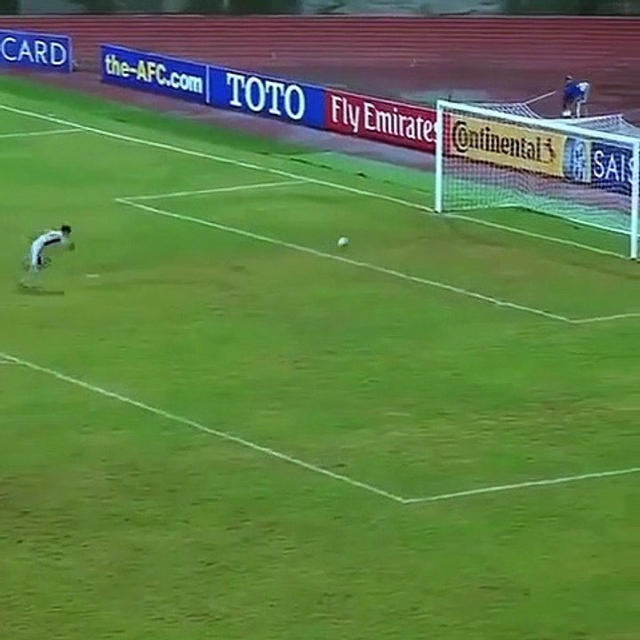 Un gardien marque un but étonnant depuis ses cages