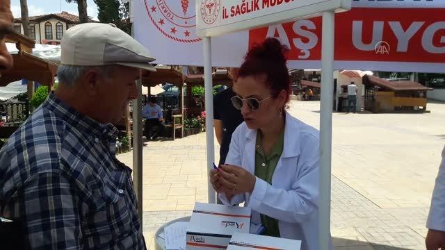 Boyabat'ta kolon kanserinin erken teşhisi için test kiti dağıtıldı