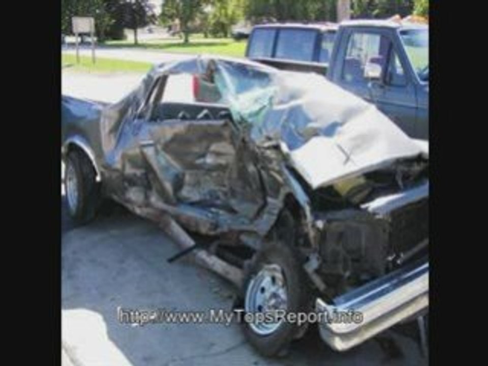 OH MY GOD! Horrible car wrecks happen again