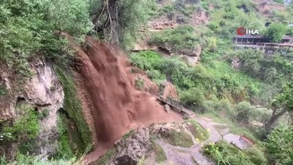 Turistik şelale sel sularından nasibini aldı