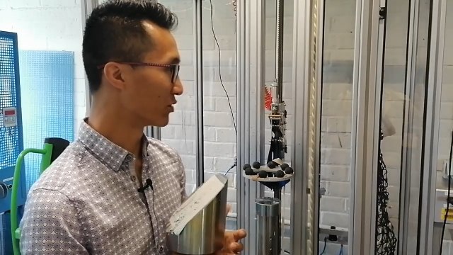 Casques moto : leur solidité mise à l'épreuve pour garantir la sécurité des usagers