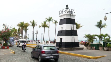 Скачать видео: Centro descuidado, vandalizan emblemático Faro del malecón | CPS Noticias Puerto Vallarta