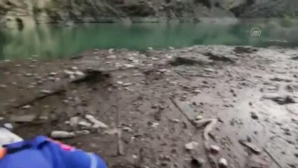 Müküs Çayı'nda akıntıda kaybolan hemşireyi arama çalışması sürüyor